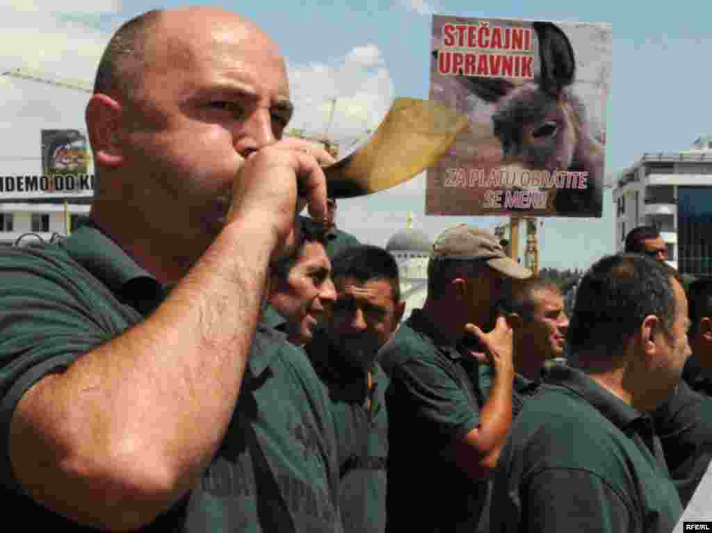 FOTO: Savo Prelević - Štrajk radnika nikšićkih Rudnika boksita, 12. jul 2010.
