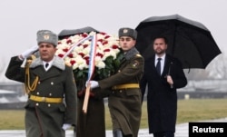 Vicepreședintele american JD Vance depune o coroană de flori la Memorialul Genocidului Armean, 10 februarie 2026.