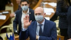 Pavel Filip se plânge că parlamentarii partidului sunt cumpărați cu banii fostului său șef, Plahotniuc