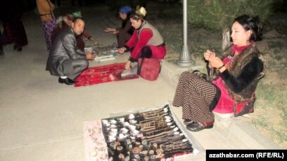 Ellie Emerald City порно