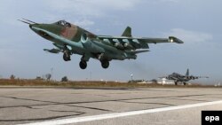 Російський винищувач Су-25 взлітає з авіабази у Сирії. 22 жовтня 2015 року