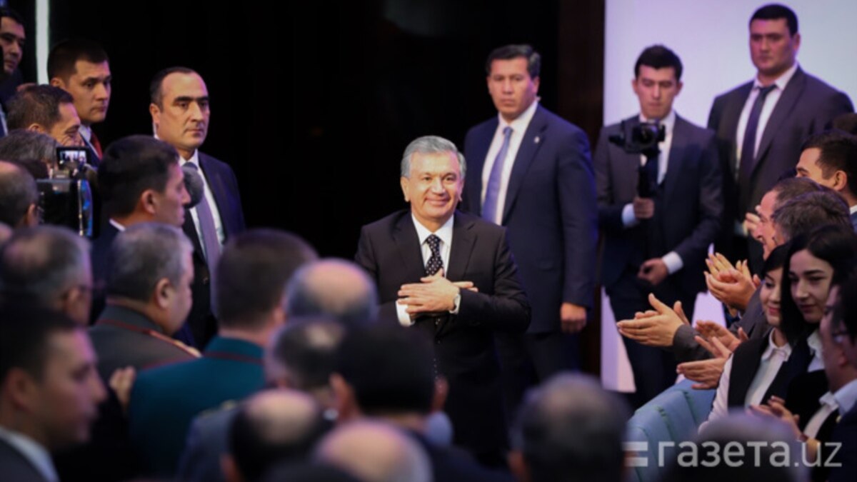 Также защищает их от. Профилактика жестокого обращения с детьми в семье. Памятка профилактика жестокого обращения с детьми. Презентации по правам ребенка. Также защищает их от.