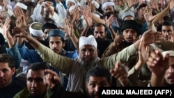 Supporters of the Tehrik-e Labaik Pakistan (TLP), a hard-line religious political party, protesting the Supreme Court decision in a blasphemy case in Peshawar on November 1.