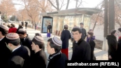 Turkmenistan. weekly photos 4th(hepte)week. girls boys coming from school bus stop