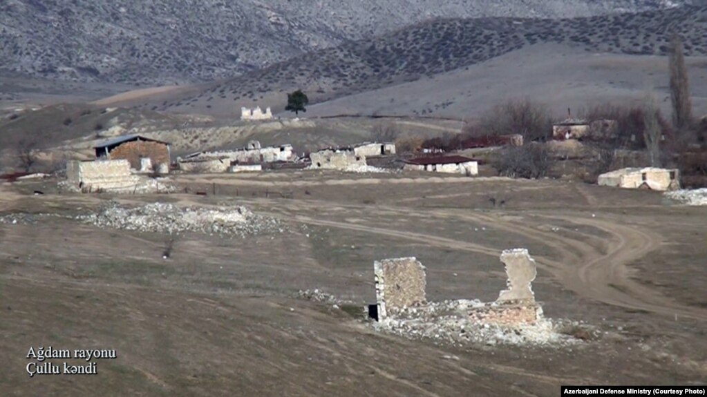 Подобно на повечето села по бившите фронтови линии на войната за Нагорни Карабах, за азербайджанските разселени лица остава малко да се върнат в Чулиу в азербайджанския квартал Агдам.