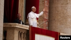 Папа римский Лев XIV впервые обратился к верующим с богородичной молитвой, Ватикан, 11 мая 2025 года