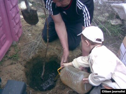 Арқанмен байланған кеуделердің фотосуреттері