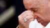 Ferenc pápa könnyek közt beszélt Ukrajnáról egy ünnepi imán a Piazza di Spagnán Rómában 2022. december 8-án
