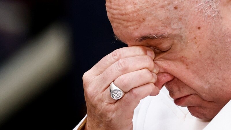 Papa Franja zaplakao tokom molitve za mir u Ukrajini 