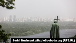 Київ накрила пилова буря – фоторепортаж 