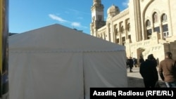 Палатка для праздничной ярмарки возле станции метро "28 мая". Баку