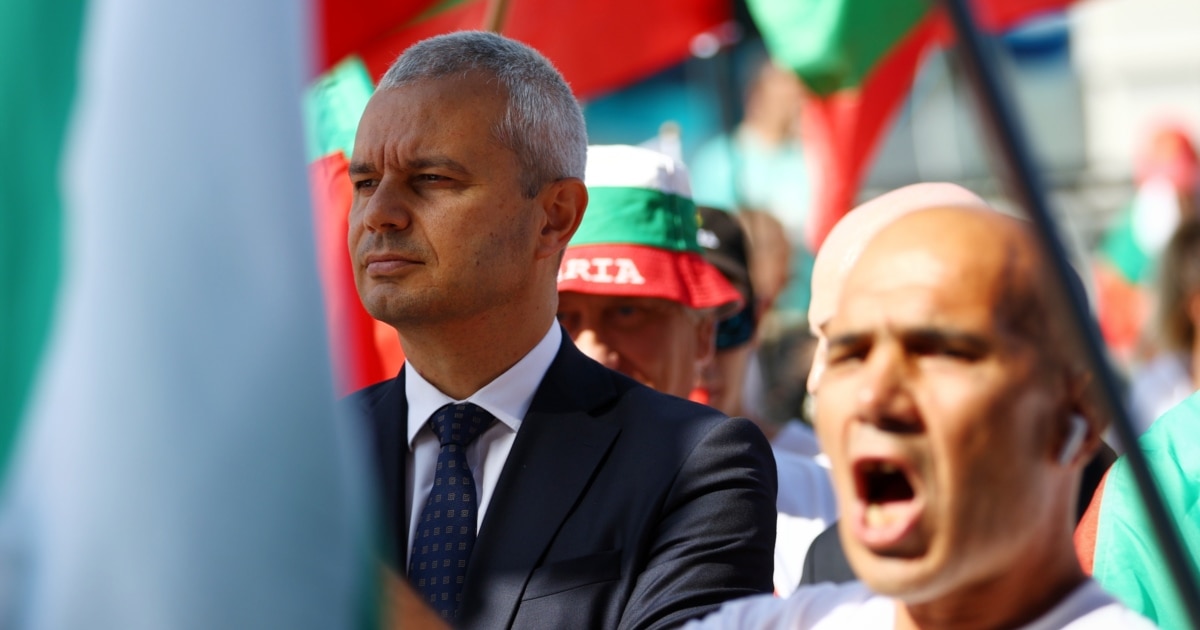 Лидерът на проруската Възраждане Костадин Костадинов е бил разпитан от