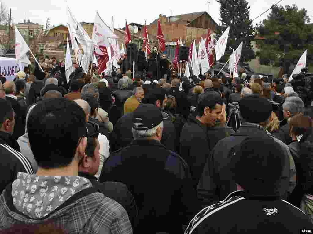 მიტინგი ავლაბრის რეზიდენციასთან