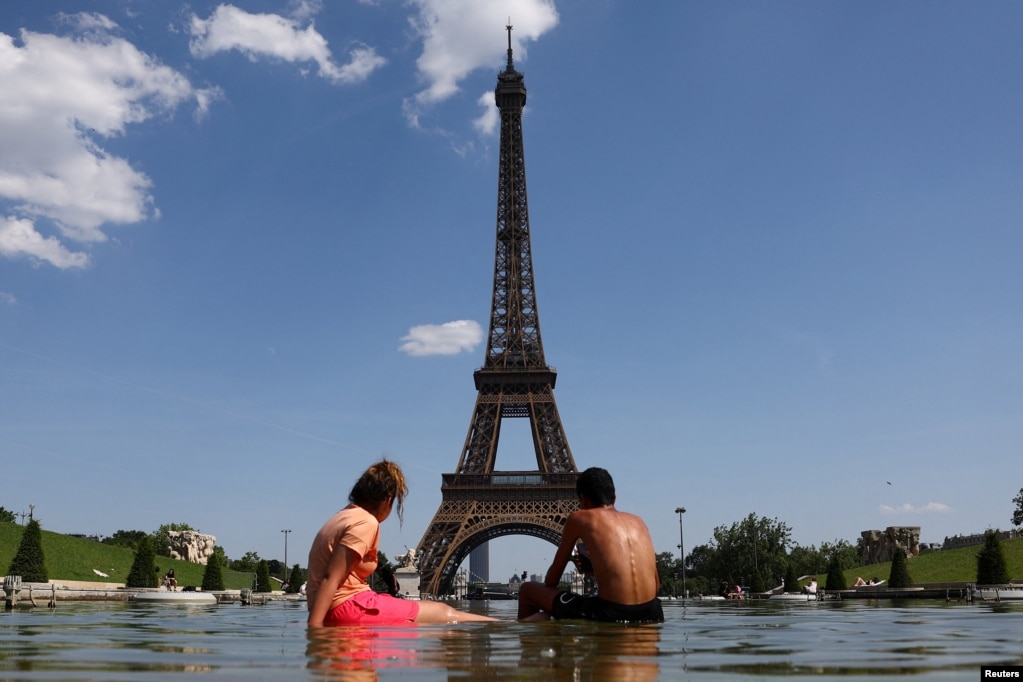 Shatërvani i Trocaderos pranë Kullës Eifel në Paris, më 22 qershor 2026.