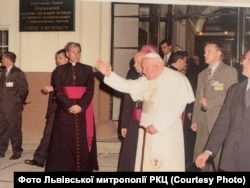 Папа відвідав Львівську курію РКЦ, червень 2001 року
