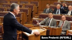 Milo Đukanović na premijerskom satu u Skupštini Crne Gore