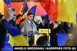 George Simion, liderul AUR, anunță victoria partidului în alegerile parlamentare.