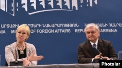 Armenia --Armenian Foreign Minister Edward Nalbandian and Swedish Foreign Minister Margot Wallstrom at a joint press conference, Yerevan, 9Feb2016