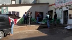 Москвада бир гуруҳ фаоллар изоляцияда оғир аҳволда қолган меҳнат муҳожирларига озиқ-овқат тарқата бошлади