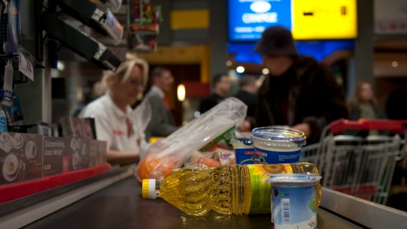 Négy százalék felett ragadt az infláció