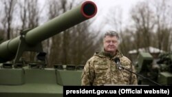 Петро Порошенко показав відео випробувань бойового модуля «Дуплет»