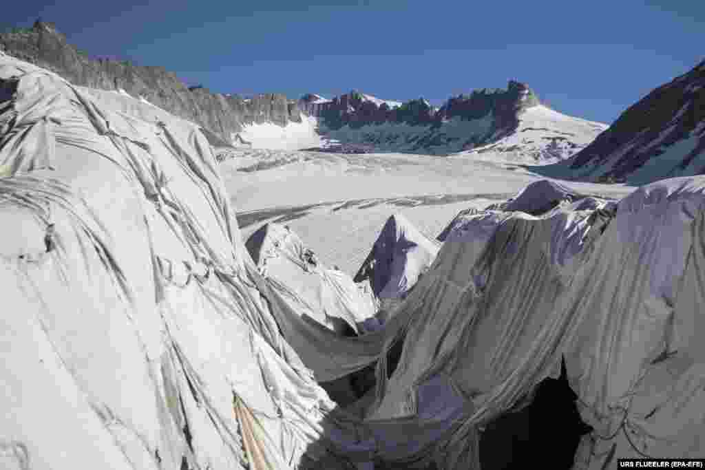 A general view over the Rhone Glacier, covered in blankets, above Gletsch near the Furka Pass in Switzerland. The Alps&#39; oldest glacier is protected by special white blankets to prevent it from melting. (EPA-EFE/Urs Flueeler)