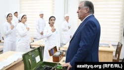 Президент Таджикистана Эмомали Рахмон на открытии корпусов медицинского университета. Фото пресс-службы президента