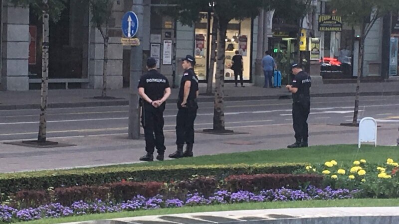 Skup ispred Predsedništva Srbije, policija razdvaja dve grupe