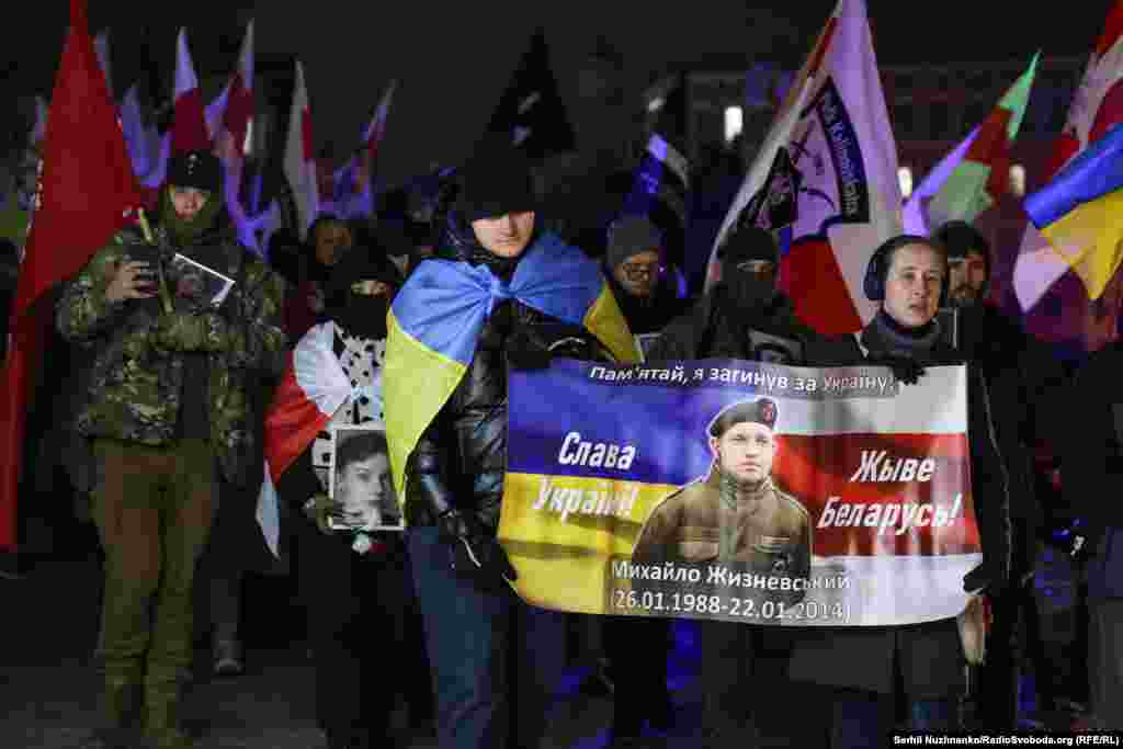 Марш пройшов тим самим маршрутом, як і 12 років тому, коли Жизневського проводжали в останню путь у день його народження та завершився на вулиці Грушевського на місці його загибелі