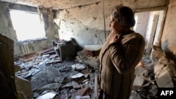 Жінка у зруйнованій квартирі в Донецьку, 2 грудня 2014 року (ілюстраційне фото)