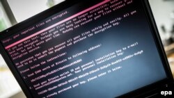 Нидерландта Petya.A вирусы эләккән компьютер