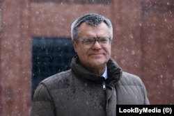 Віктар Бабарыка пасьля вызваленьня ў Бэрліне. Люты 2026