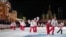 Не каждый россиянин может сегодня позволить себе русскую зиму. Каток на Красной площади