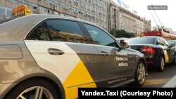 U Srbiji od juna 2018. godine radi Yandex Taxi, najveći ruski onlajn servis za naručivanje vožnji, i to tako što za njih vozi jedan broj vozača iz registrovanih taksi udruženja