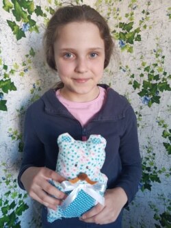 Аліса Пономаренко збирала кошти онкохворим дітям, продаючи іграшки власного виробництва