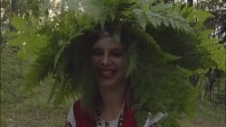 “Дзяньніца” сьпявае на Купальлі, 1998 год.