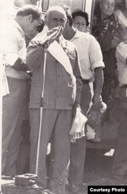 На митинге в Донском (Крым) выступает ветеран национального движения Джемиль Велиляев. 1988 год. Архив семьи Велиляевых