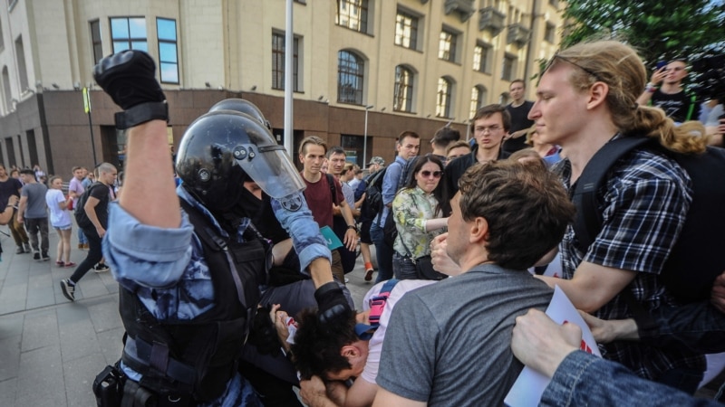 Над 1000 уапсени во протестите на опозицијата во Москва