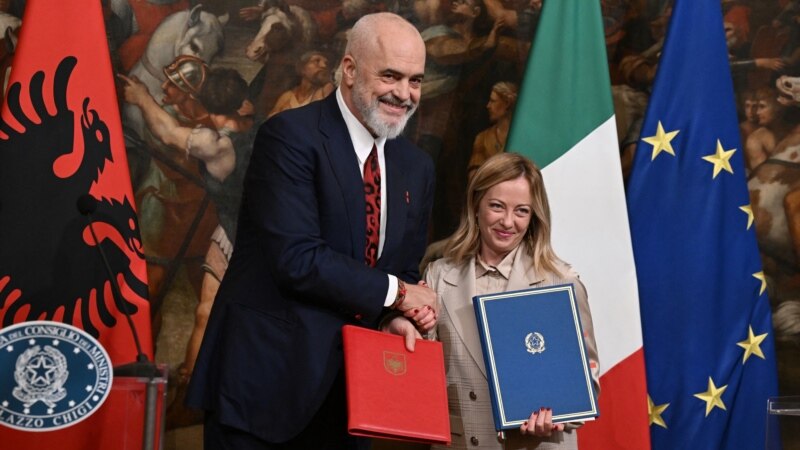Albanski parlament odobrio sporazum o zadržavanju migranata za Italiju