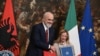 Kryeministri i Shqipërisë, Edi Rama, dhe ajo e Italisë, Giorgia Meloni, pas nënshkrimit të marrëveshjes për strehimin e emigrantëve. Romë, 6 nëntor 2023.