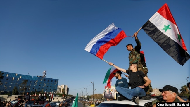 Građani u Damasku mašu zastavama Rusije i Sirije