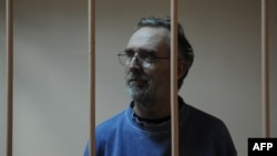 Единственный оставшийся под арестом активист "Гринпис" – Колин Рассел из Австралии. Санкт-Петербург, 18 ноября 2013 года.