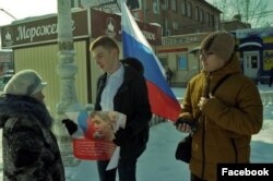 Волонтер штаба Навального в Бийске Максим Неверов на "Марше Немцова"