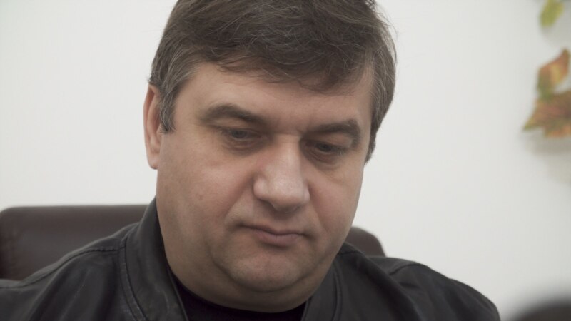 Qırımda faal Sergey Akimov maşnasındaki cenkke qarşı plakat içün 