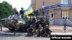 Украинские воненнослужащие в селе Марьинка. Иллюстративное фото.