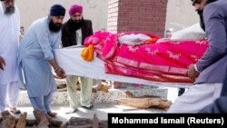 آرشیف - مراسم سوختاندن جسد یک سیک افغان که در سال 2020 در حمله افراد مسلح به درمسال سیک ها در منطقه شوربازار کابل کشته شد