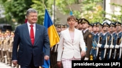 Президент Украины Петр Порошенко и президент Эстонии Керсти Кальюлайд