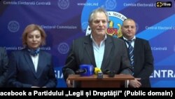 Fruntași ai Partidului „Legii și Dreptății”, Nicolae Alexei (centru) și Mariana Dureșteanu