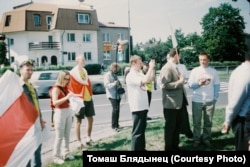 Дарыюш Вашчыньскі - трэці зьлева, зь беларускім сьцягам на плячах, 2000-я гады