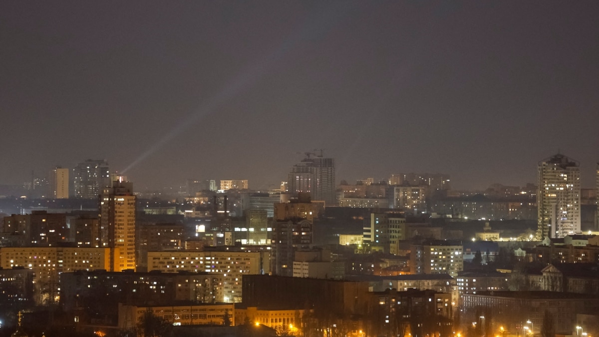 У Києві впали уламки дрона під час нічної атаки Росії – КМВА У Києві впали уламки дрона під час нічної атаки Росії – КМВА
